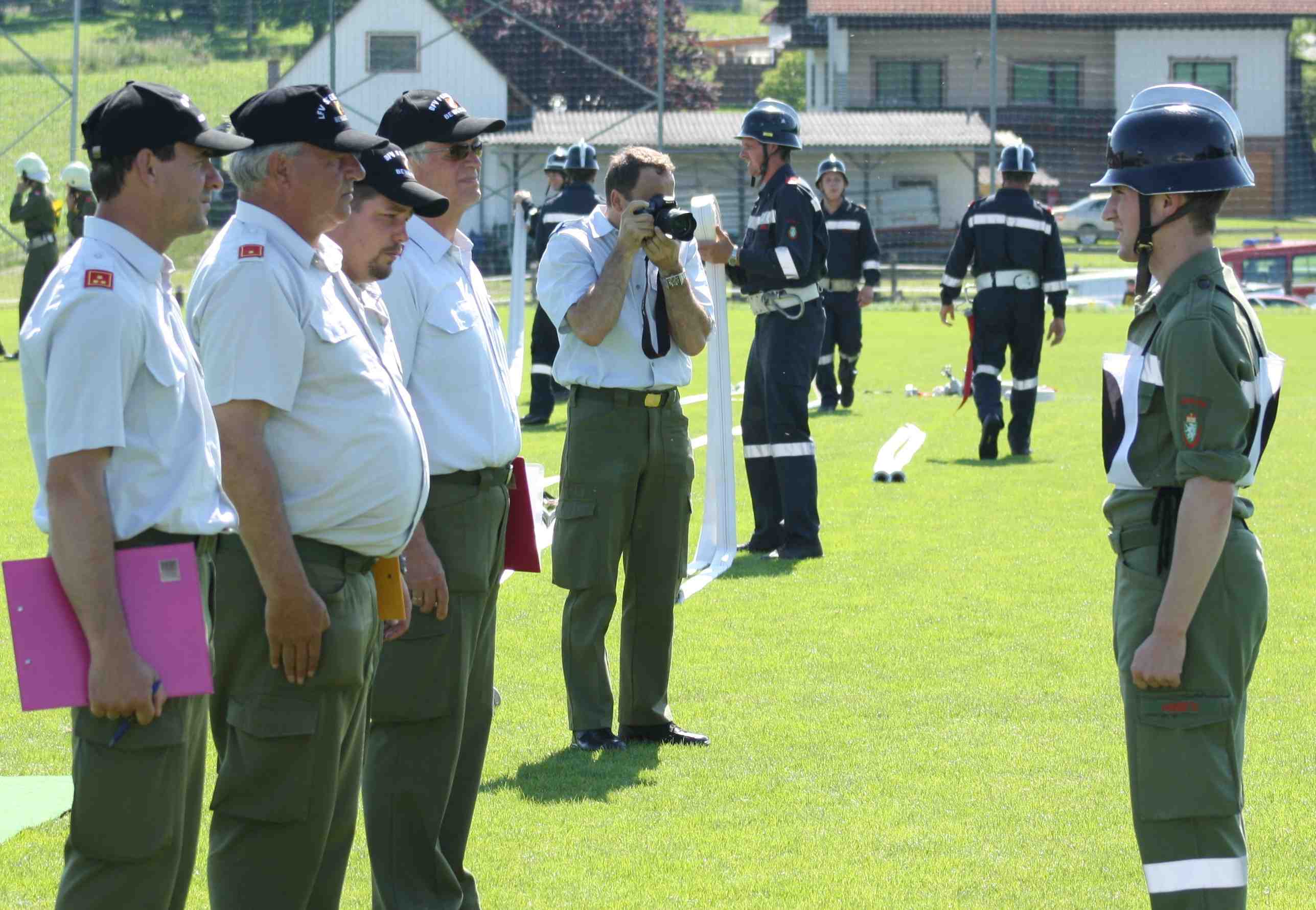 Herr Hauptbewerter Josefus beim Bewerb in Manning